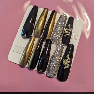 XXL BLACK AND GOLD Press On Nail Set preset SIZE MEDIUM